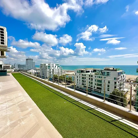 Summerland-mamaia Beautiful Penthouse Mamaia