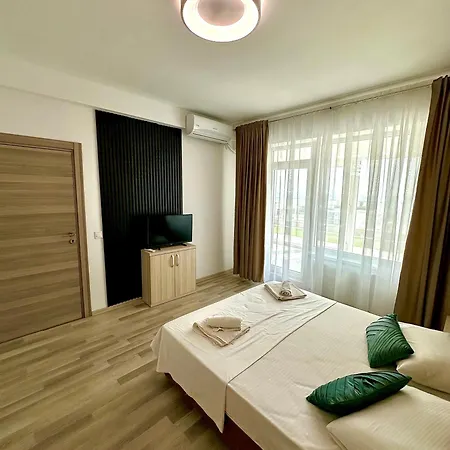 Summerland-mamaia Beautiful Penthouse Apartment Mamaia