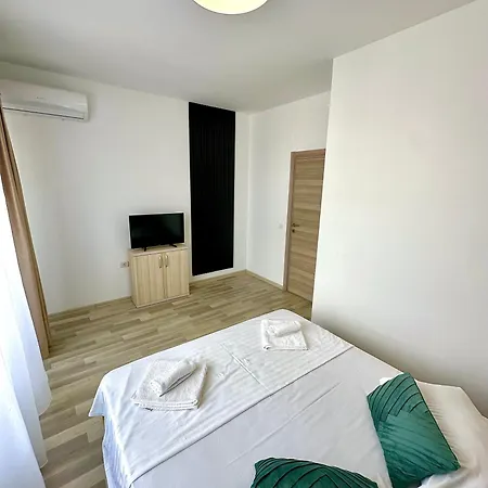 Summerland-mamaia Beautiful Penthouse Mamaia